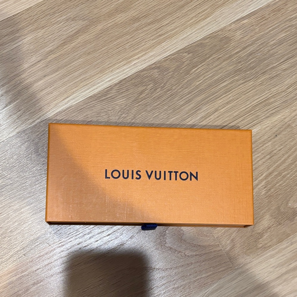 Louis Vuitton box rectangular. With tissue